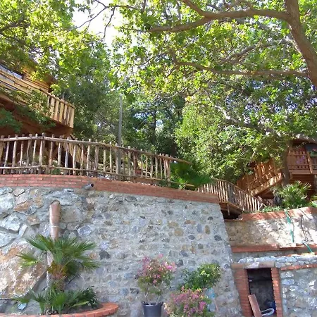 Lodge Le Casette Sull'albero Di Alba *