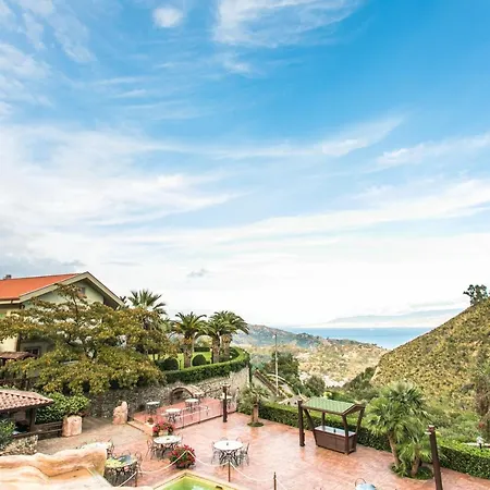 Lodge Le Casette Sull'albero Di Alba Messina