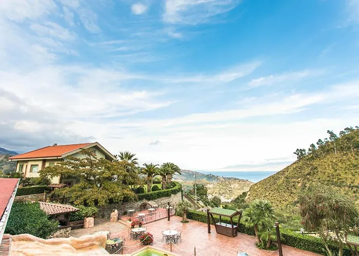 Lodge Le Casette Sull'albero Di Alba Messina