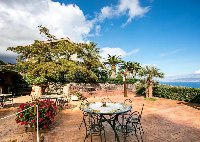 Lodge Le Casette Sull'albero Di Alba *