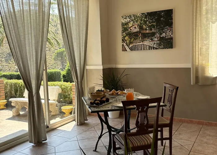 Lodge Le Casette Sull'albero Di Alba Messina